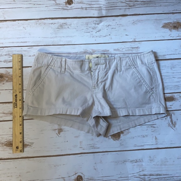 Abercrombie & Fitch Junior light khaki shorts - Picture 2 of 4